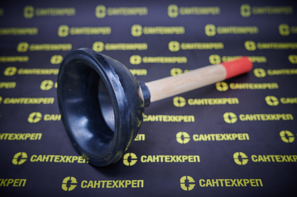 Вантуз большой 140 мм двойной с деревянной ручкой